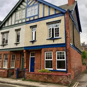 Homestay Vas' House, York
