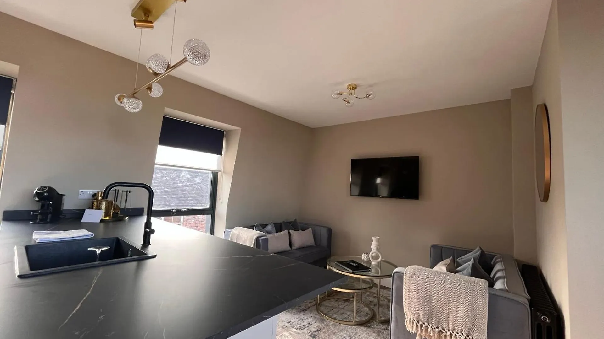 The Treehouse York Apartment